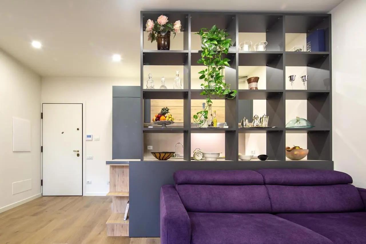 Stunning & Luxurious 1Br Apt 1 Min Walk By Duomo location
